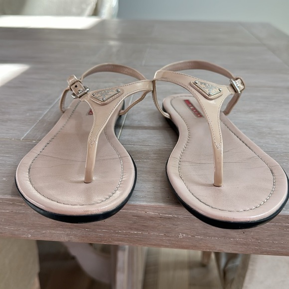Prada Triangle Logo T Strap Patent Leather Thong Flat Sandals Size 37 - Picture 8 of 9